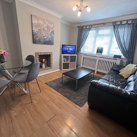 Croydon Apartment With Parking Λονδίνο Εξωτερικό φωτογραφία