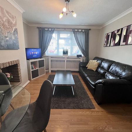 Croydon Apartment With Parking Λονδίνο Εξωτερικό φωτογραφία