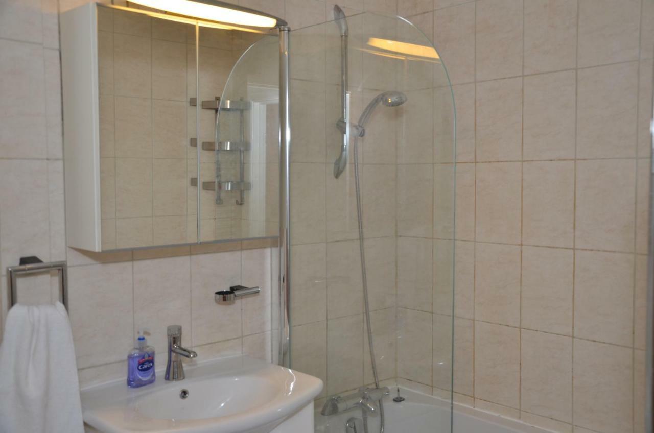 Croydon Apartment With Parking Λονδίνο Εξωτερικό φωτογραφία